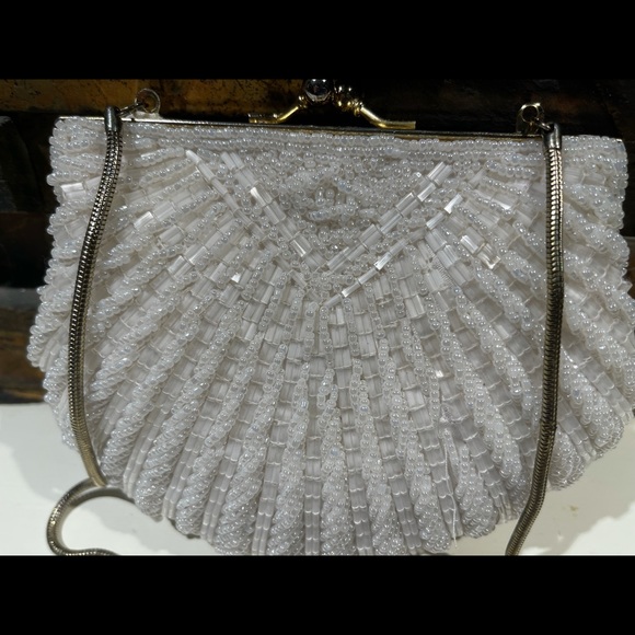 Vintage Women’s white beaded evening bag - Picture 3 of 4